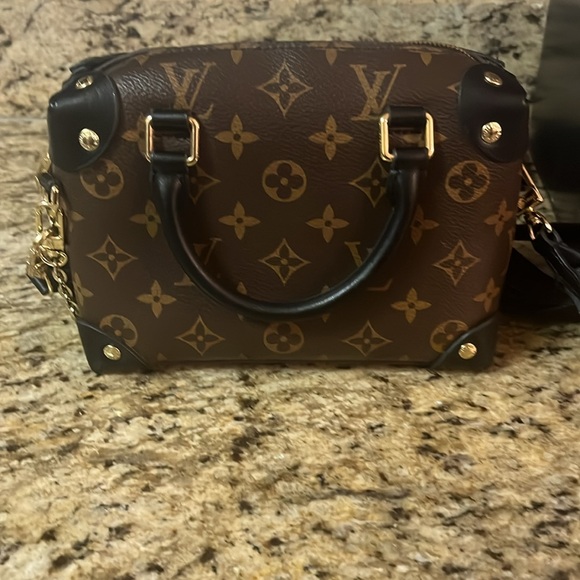 Leather crossbody with gold optional chain 8 long 6 high 3 deep - Picture 2 of 6